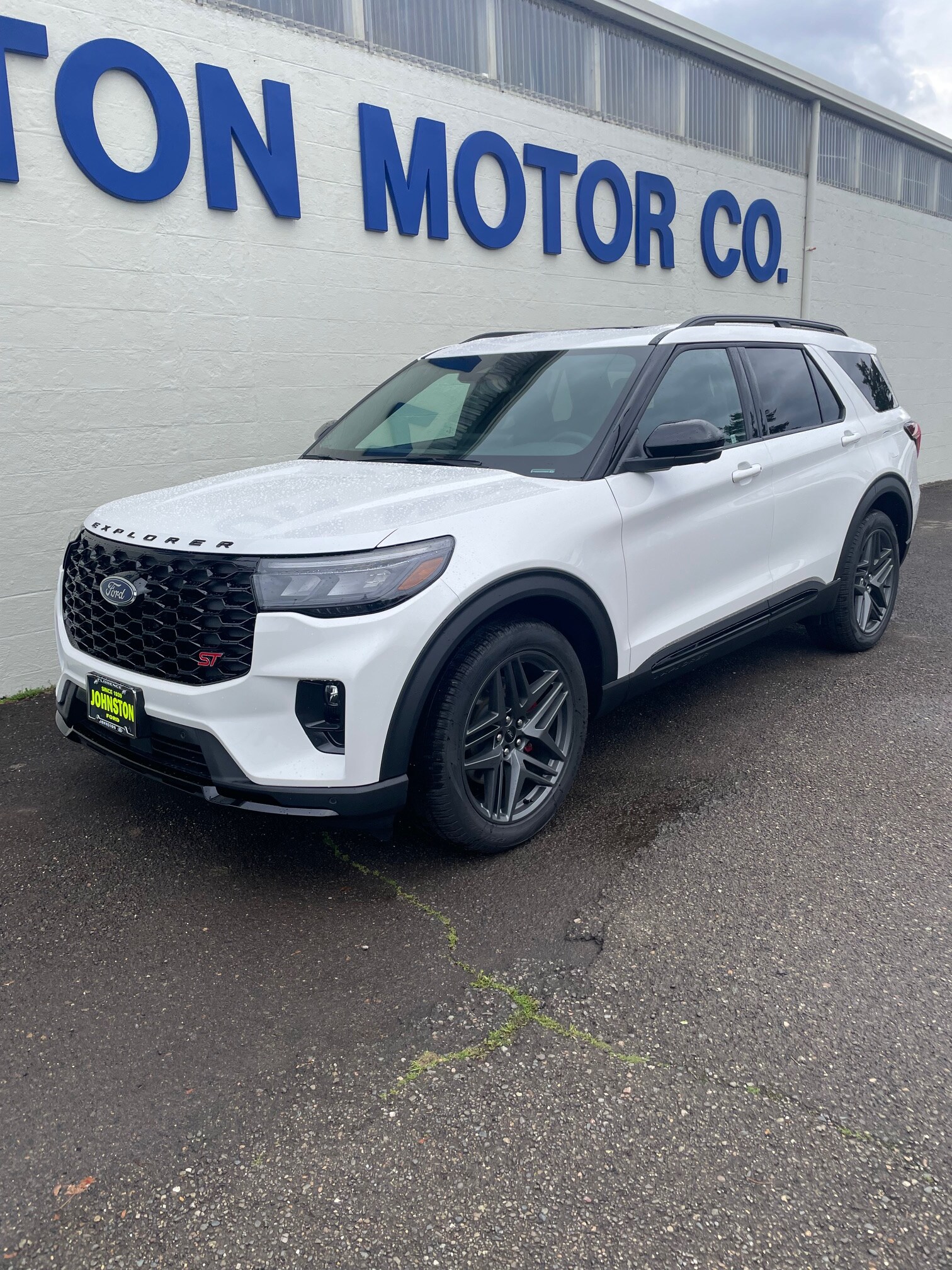 2026 Ford Explorer ST photo 2