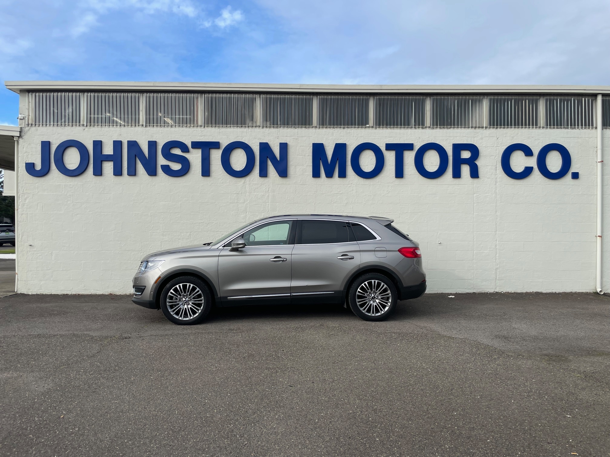 Used 2016 Lincoln MKX Reserve with VIN 2LMTJ8LR0GBL45556 for sale in Florence, OR