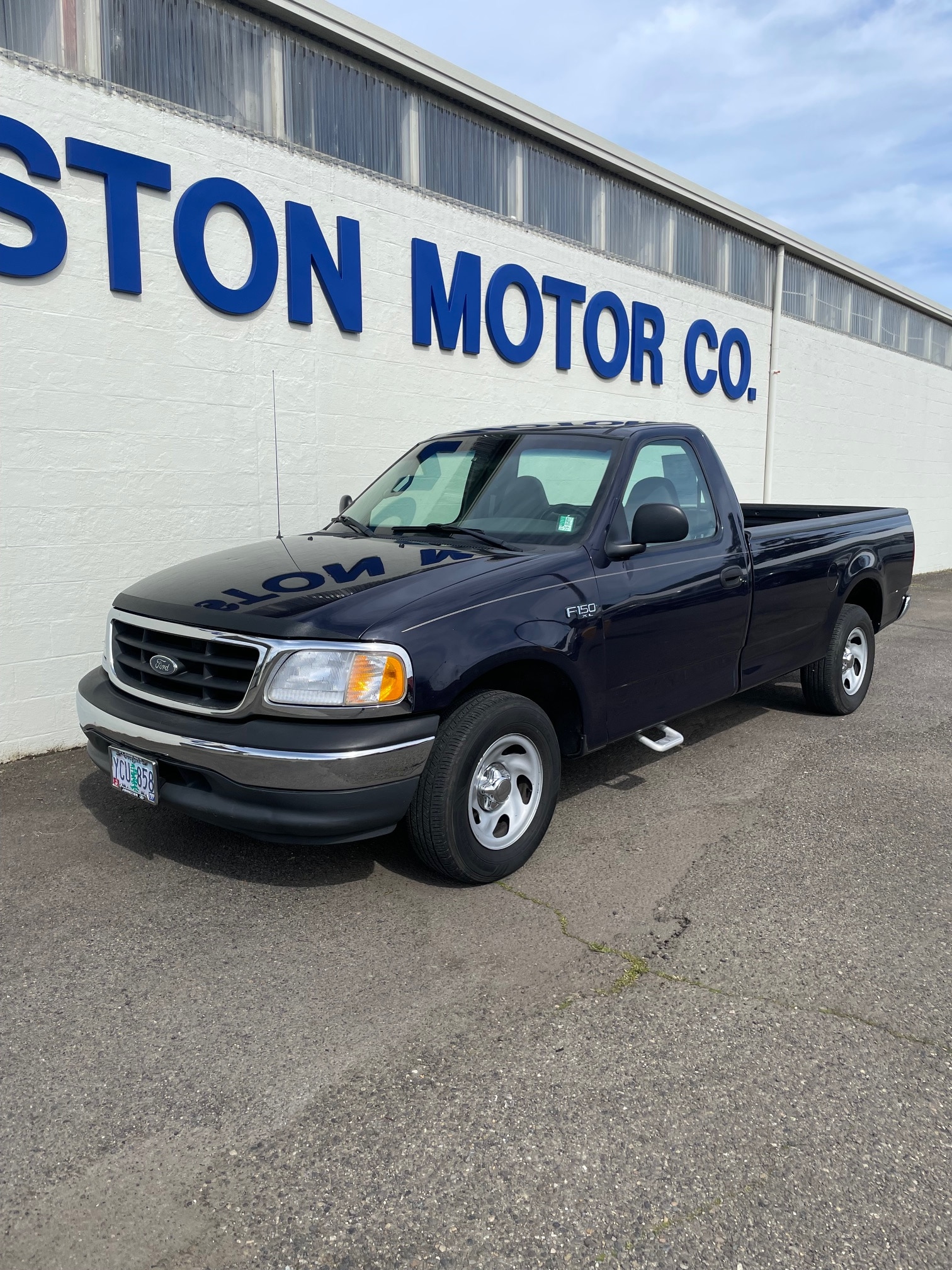 Used 2001 Ford F-150 XL with VIN 1FTZF17201NB15317 for sale in Florence, OR