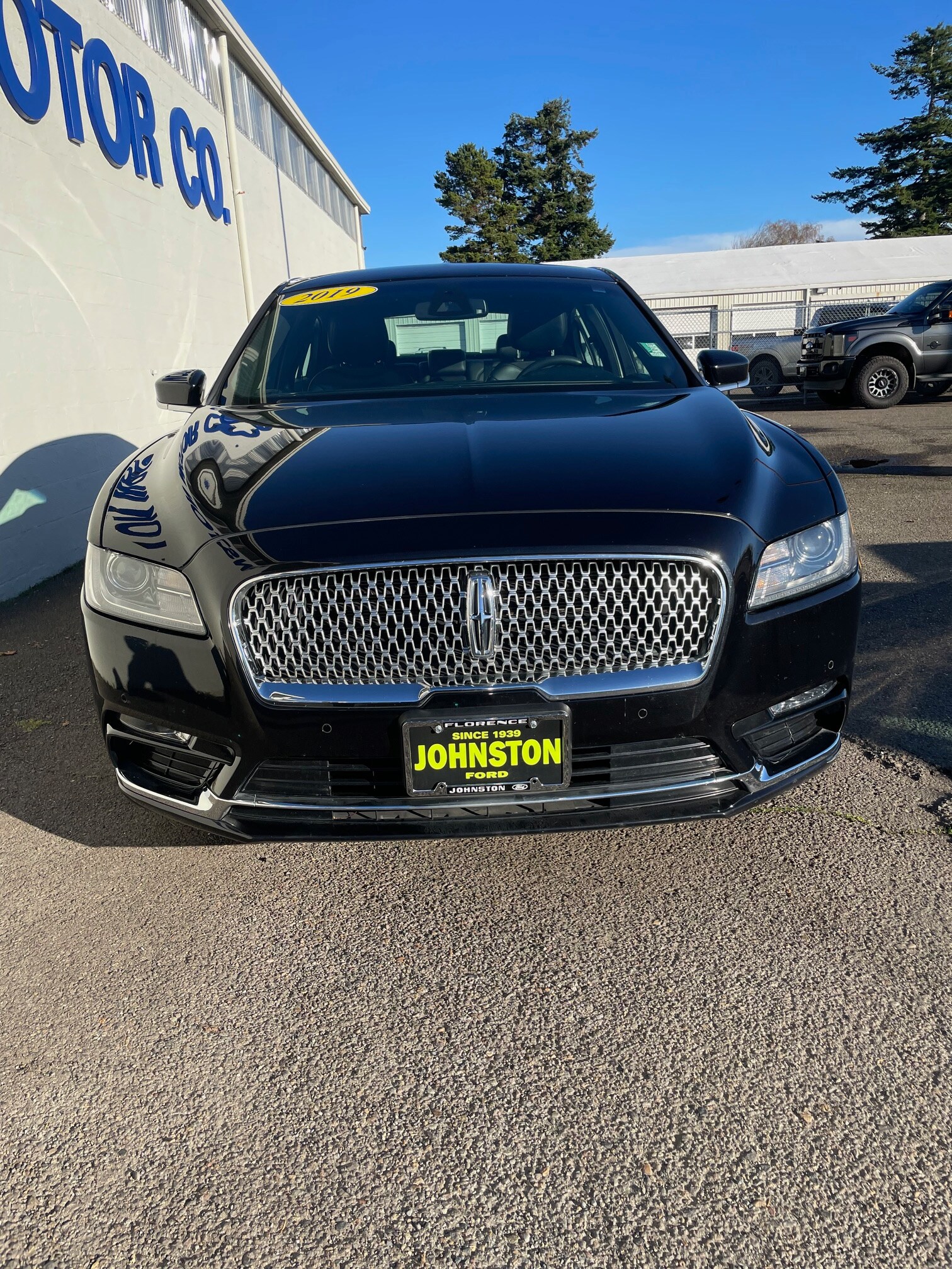 2019 Lincoln Continental Standard photo 3