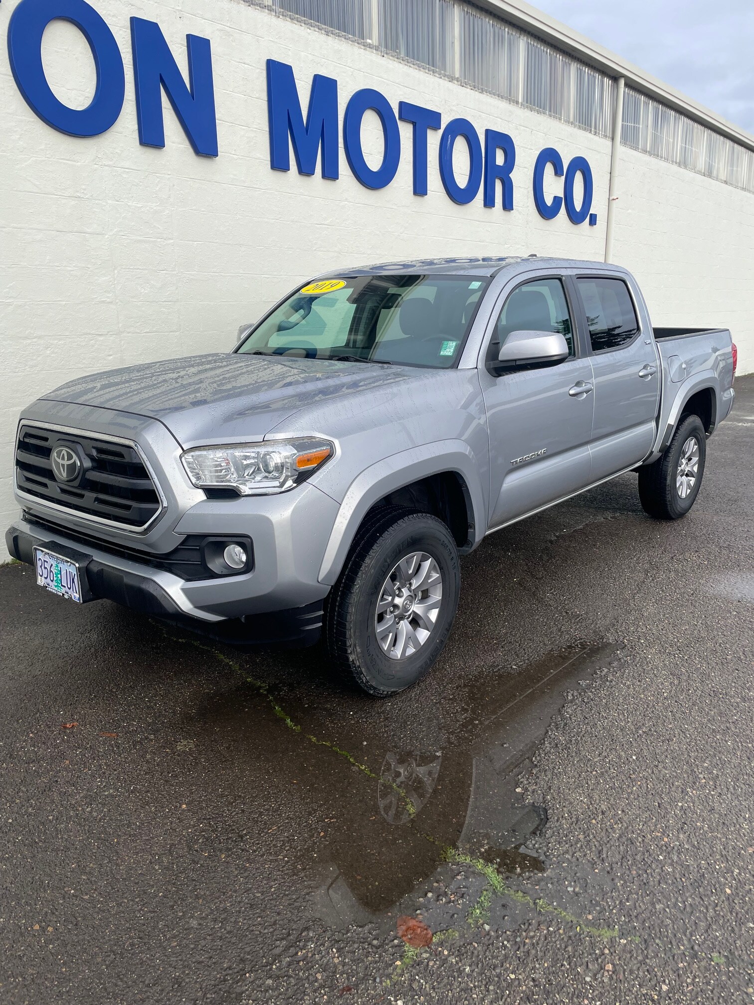 2019 Toyota Tacoma SR5 V6 photo 2