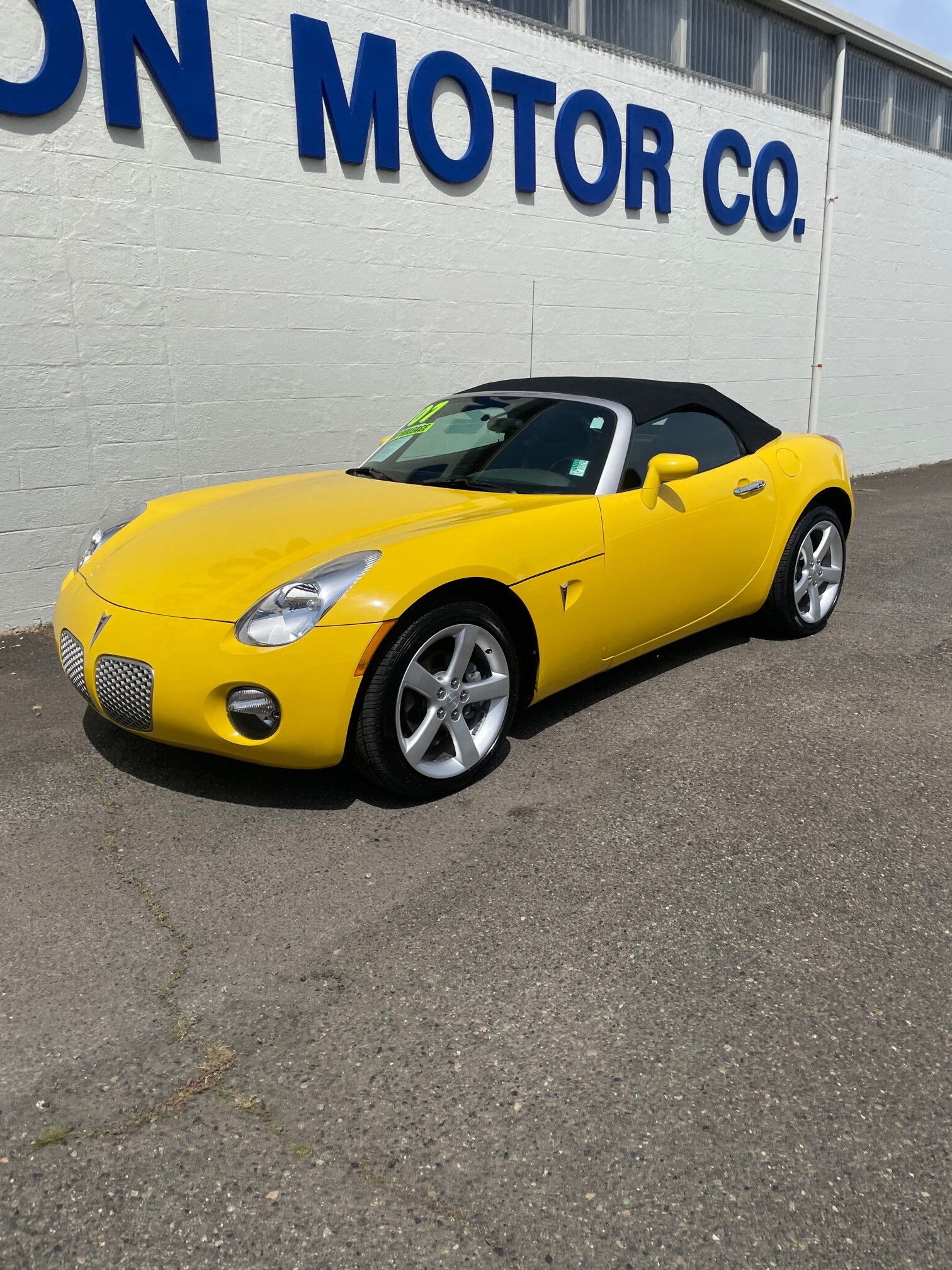 2007 Pontiac Solstice photo 2