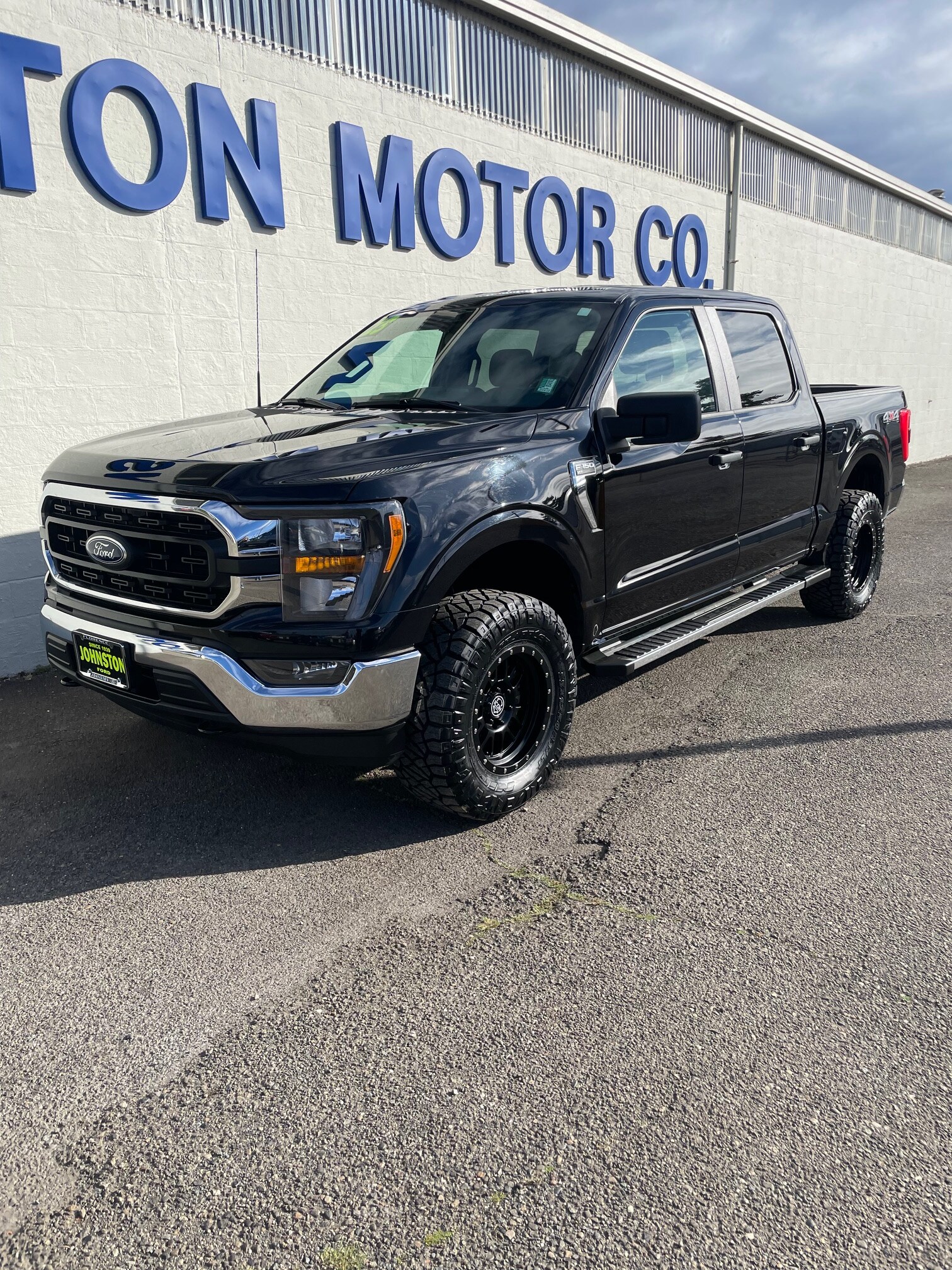 2023 Ford F-150 XLT photo 2
