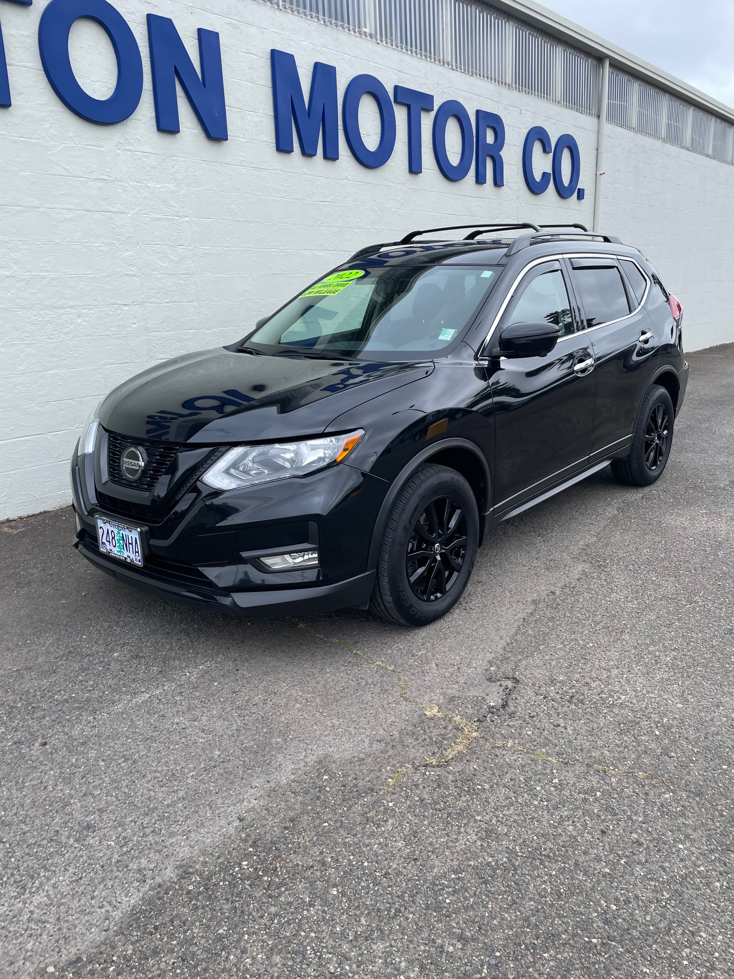 Used 2018 Nissan Rogue SV with VIN 5N1AT2MV1JC822766 for sale in Florence, OR