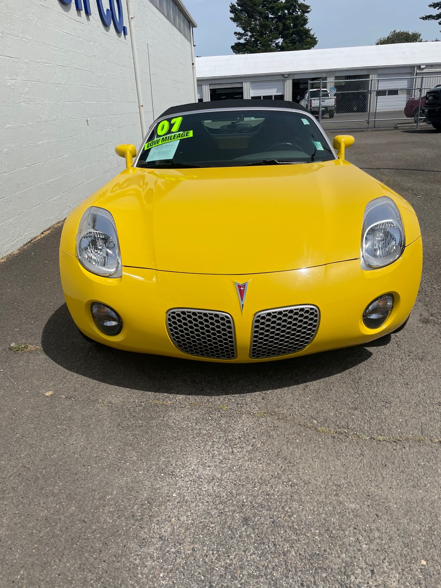 2007 Pontiac Solstice photo 3