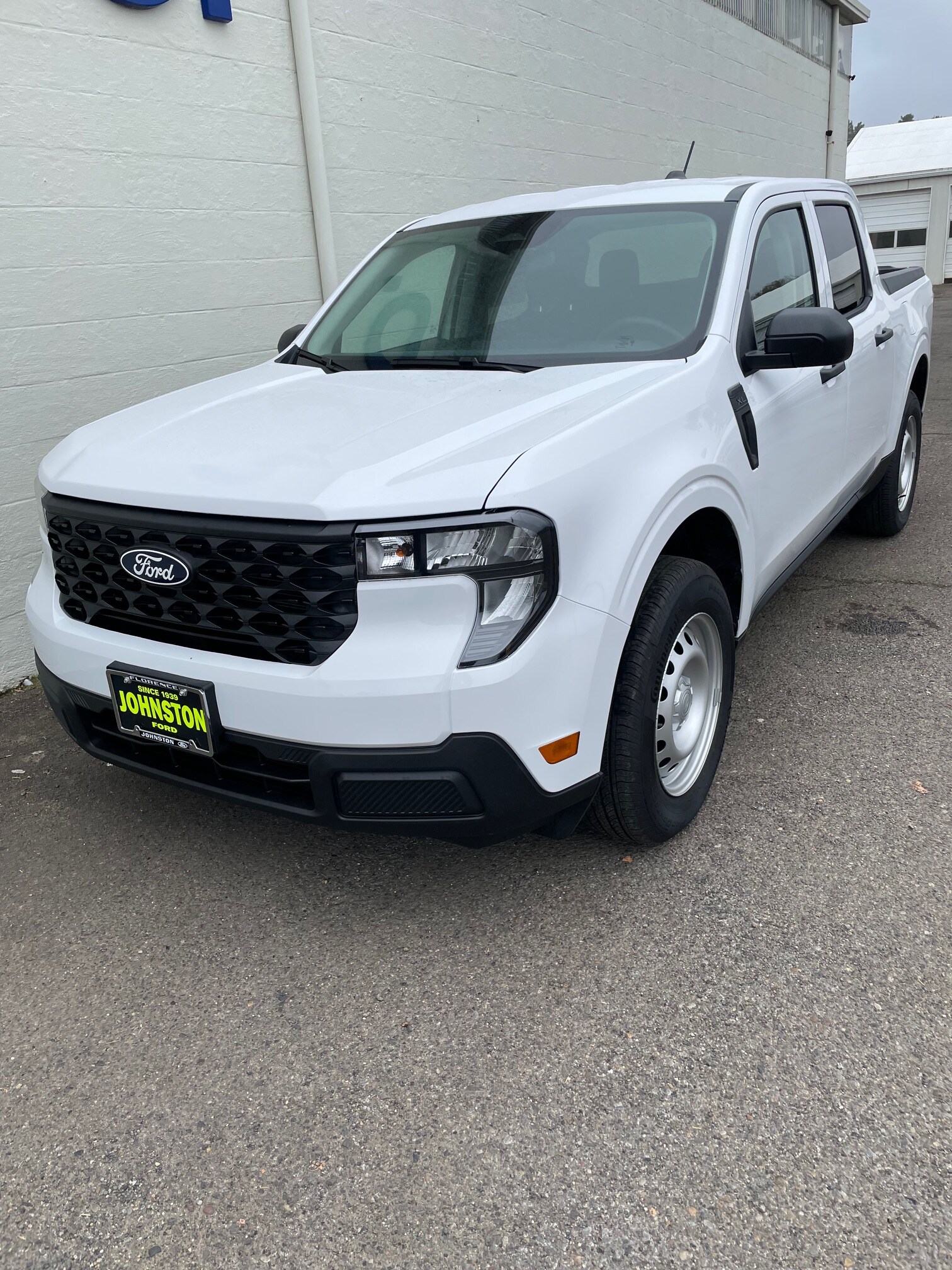 2025 Ford Maverick XL photo 2