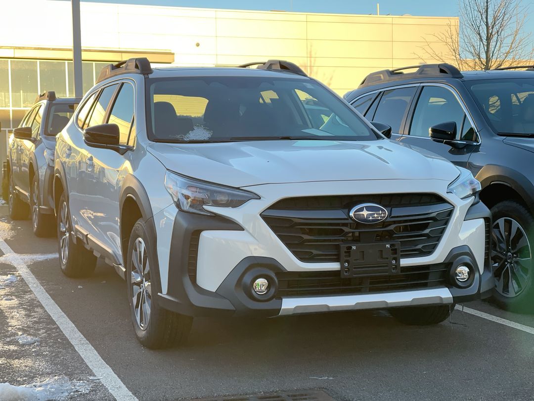 2025 Subaru Outback Limited's photo