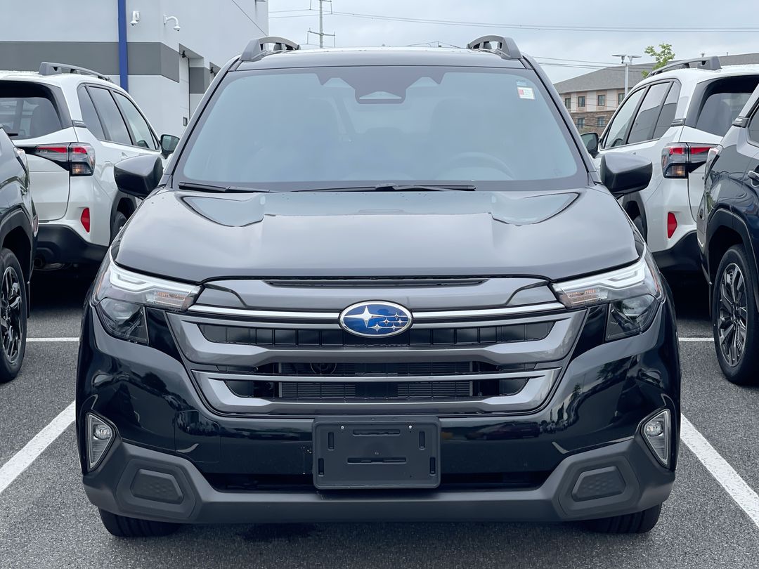 2025 Subaru Forester Premium photo 3