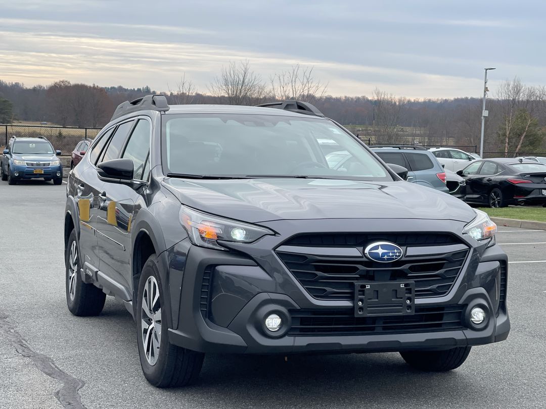 2023 Subaru Outback Premium's photo