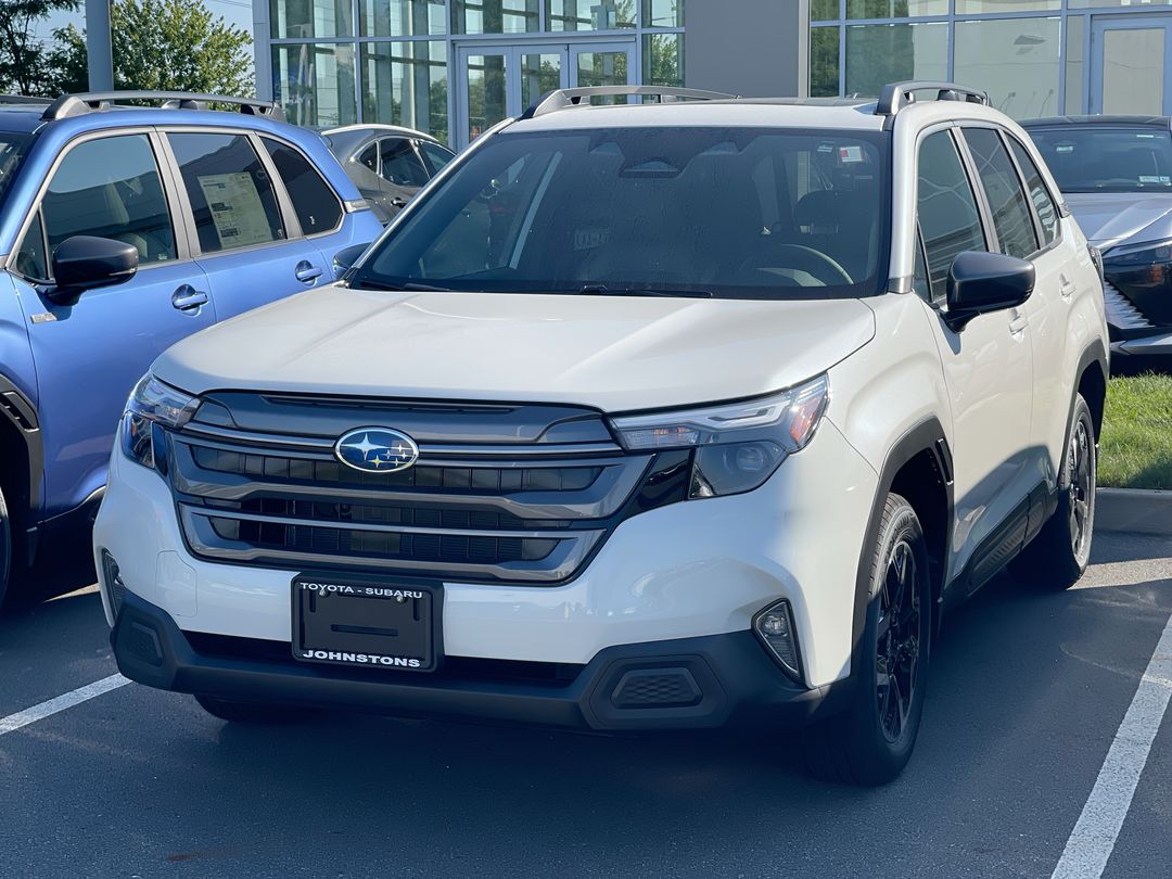 2025 Subaru Forester Premium photo 4