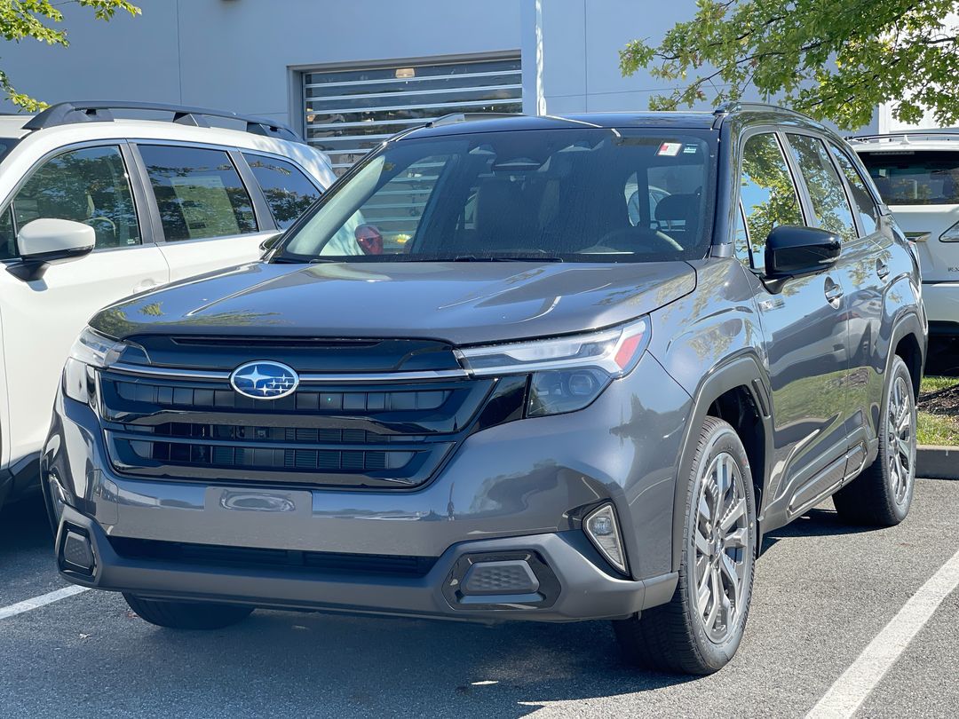 2025 Subaru Forester Touring photo 2