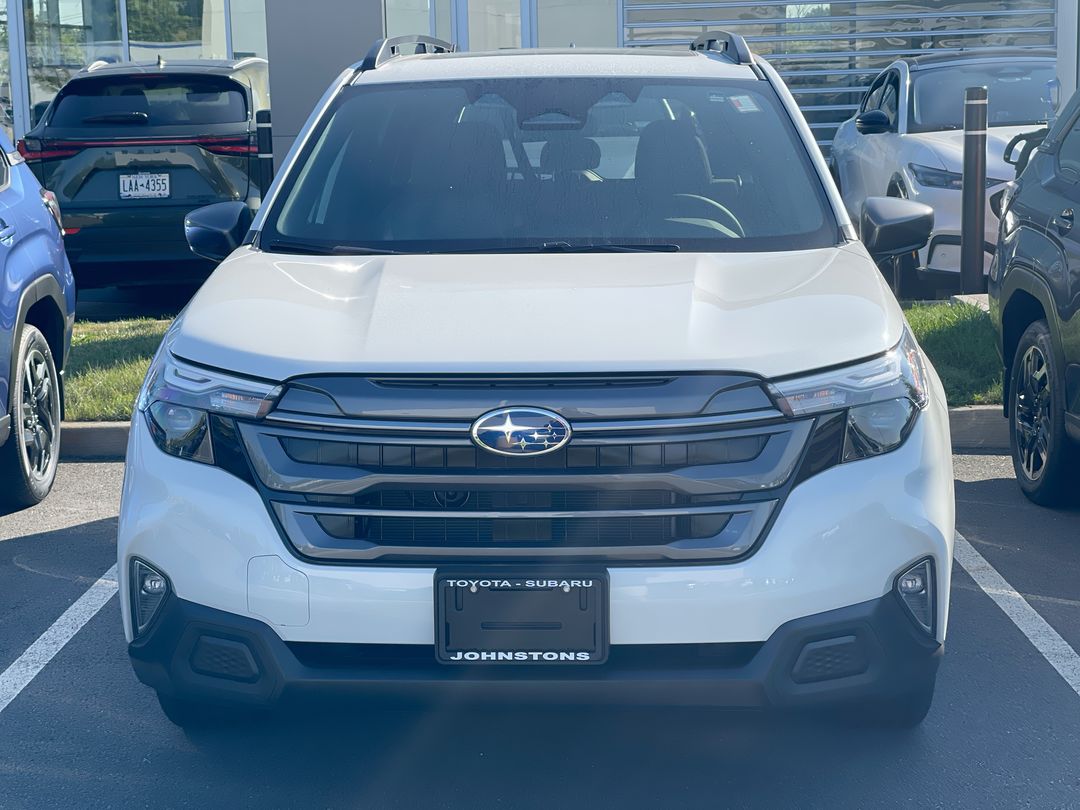 2025 Subaru Forester Premium photo 3