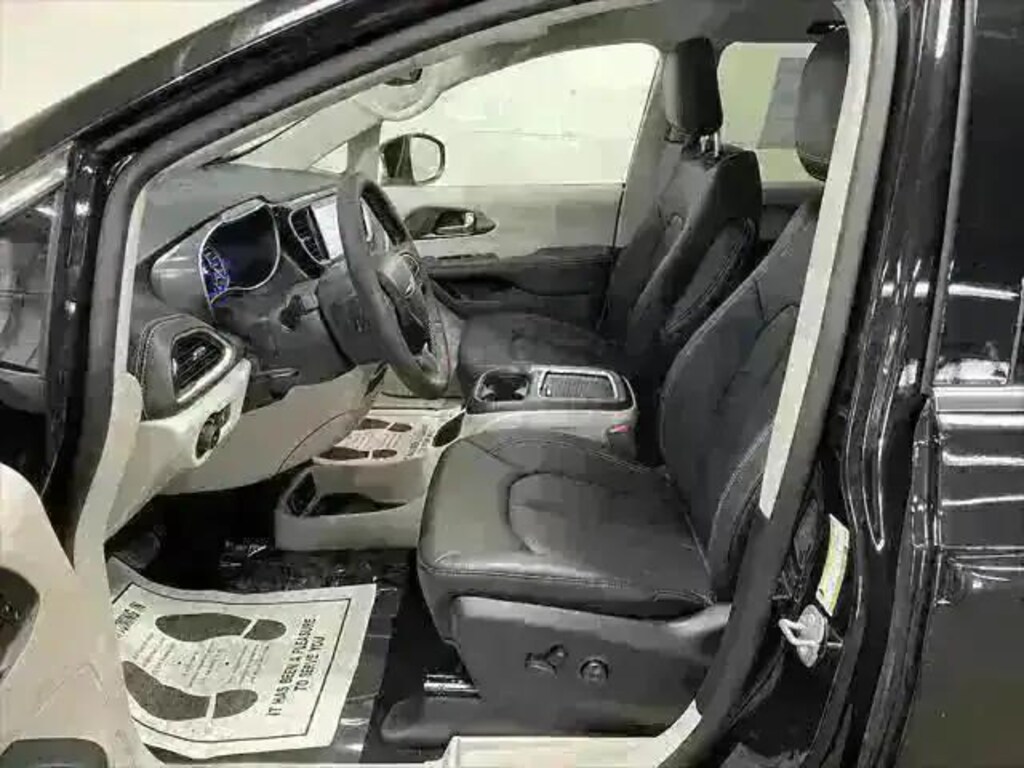 New 2023 Chrysler Pacifica Hybrid PACIFICA PLUG-IN HYBRID TOURING L Passenger Van