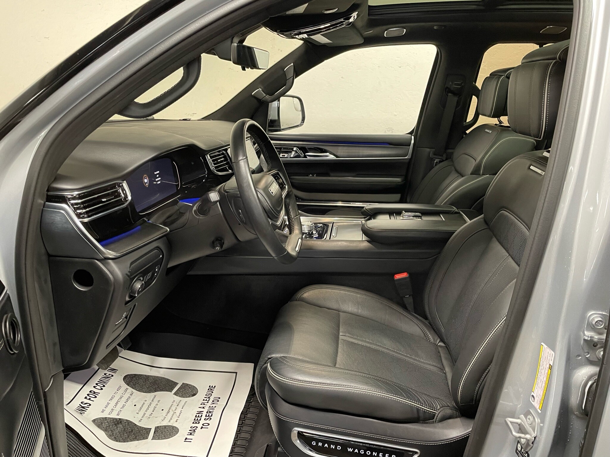 2022 Jeep Grand Wagoneer II photo 4
