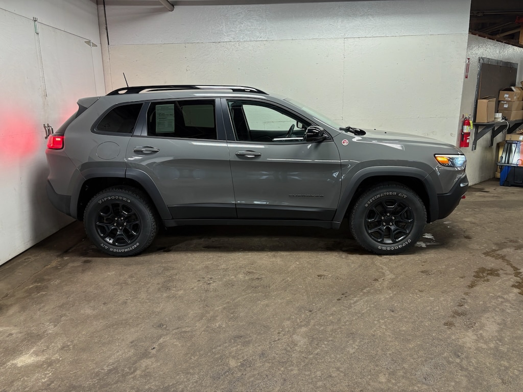 Used 2022 Jeep Cherokee Trailhawk SUV