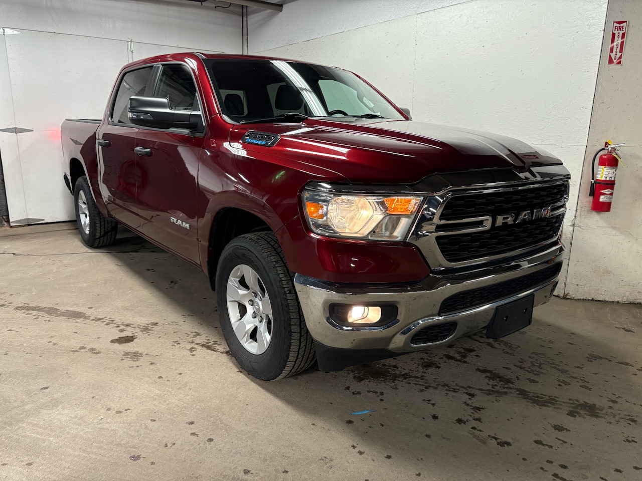 2023 RAM 1500 Big Horn/Lone Star 4x4 Crew Cab 5'7's photo