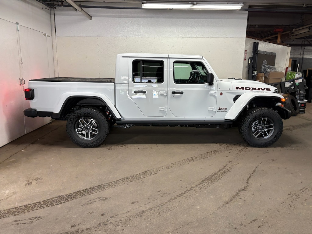 New 2026 Jeep Gladiator MOJAVE 4X4 Pickup