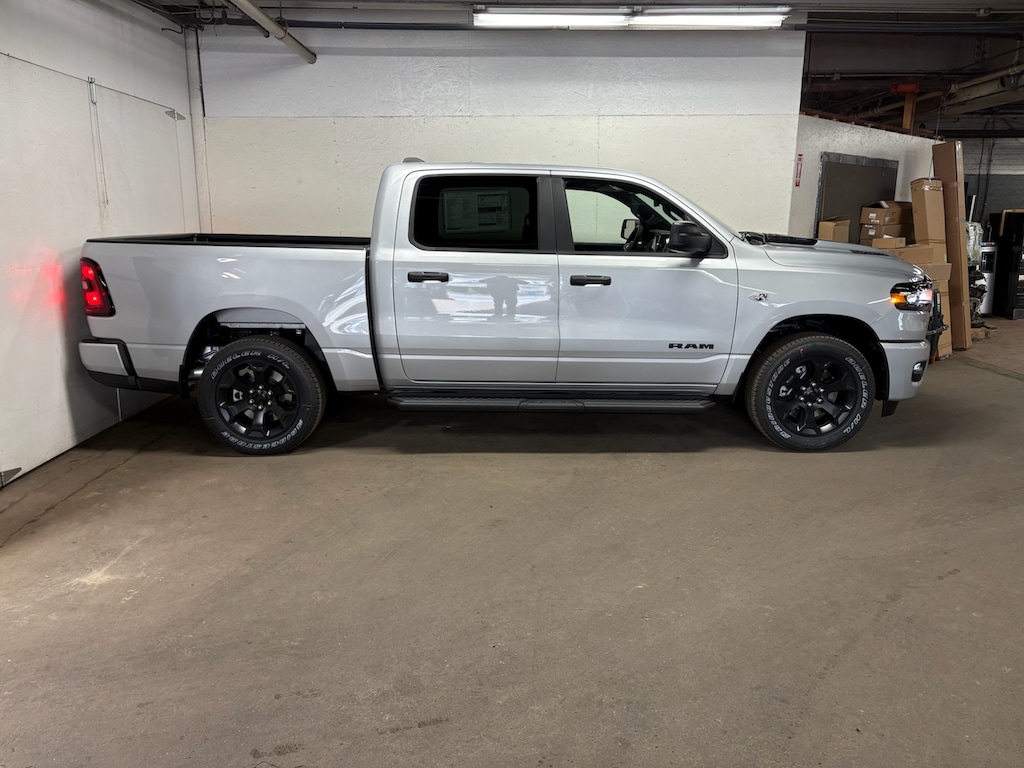 New 2026 Ram 1500 EXPRESS CREW CAB 4X4 5'7 BOX Pickup