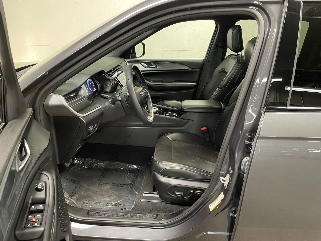 2023 Jeep Grand Cherokee Altitude - Photo 3