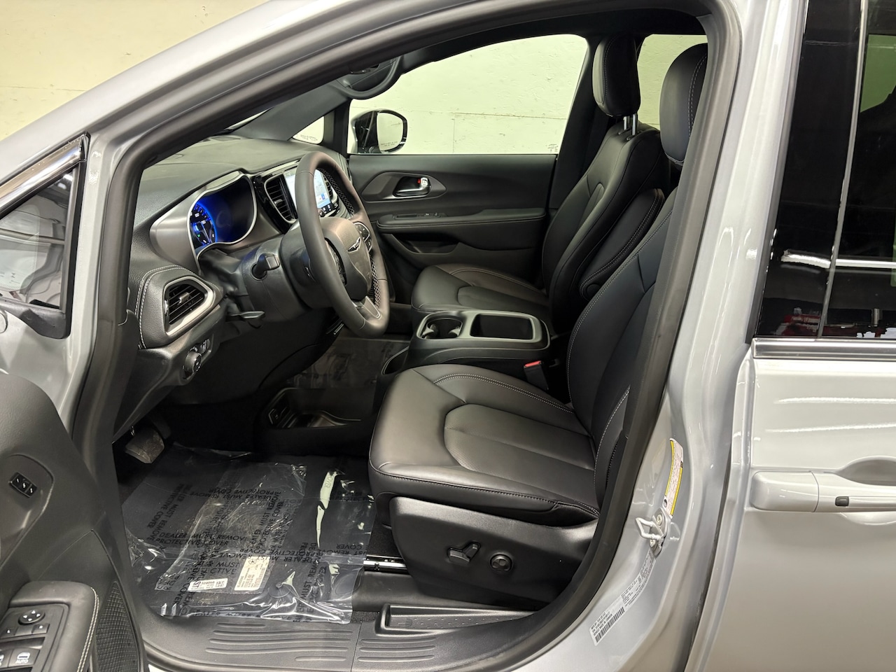 2026 Chrysler Pacifica photo 2