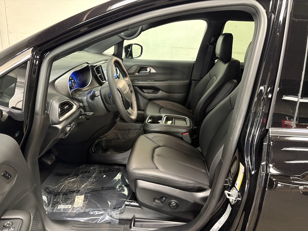 New 2027 Chrysler Pacifica SELECT AWD Passenger Van