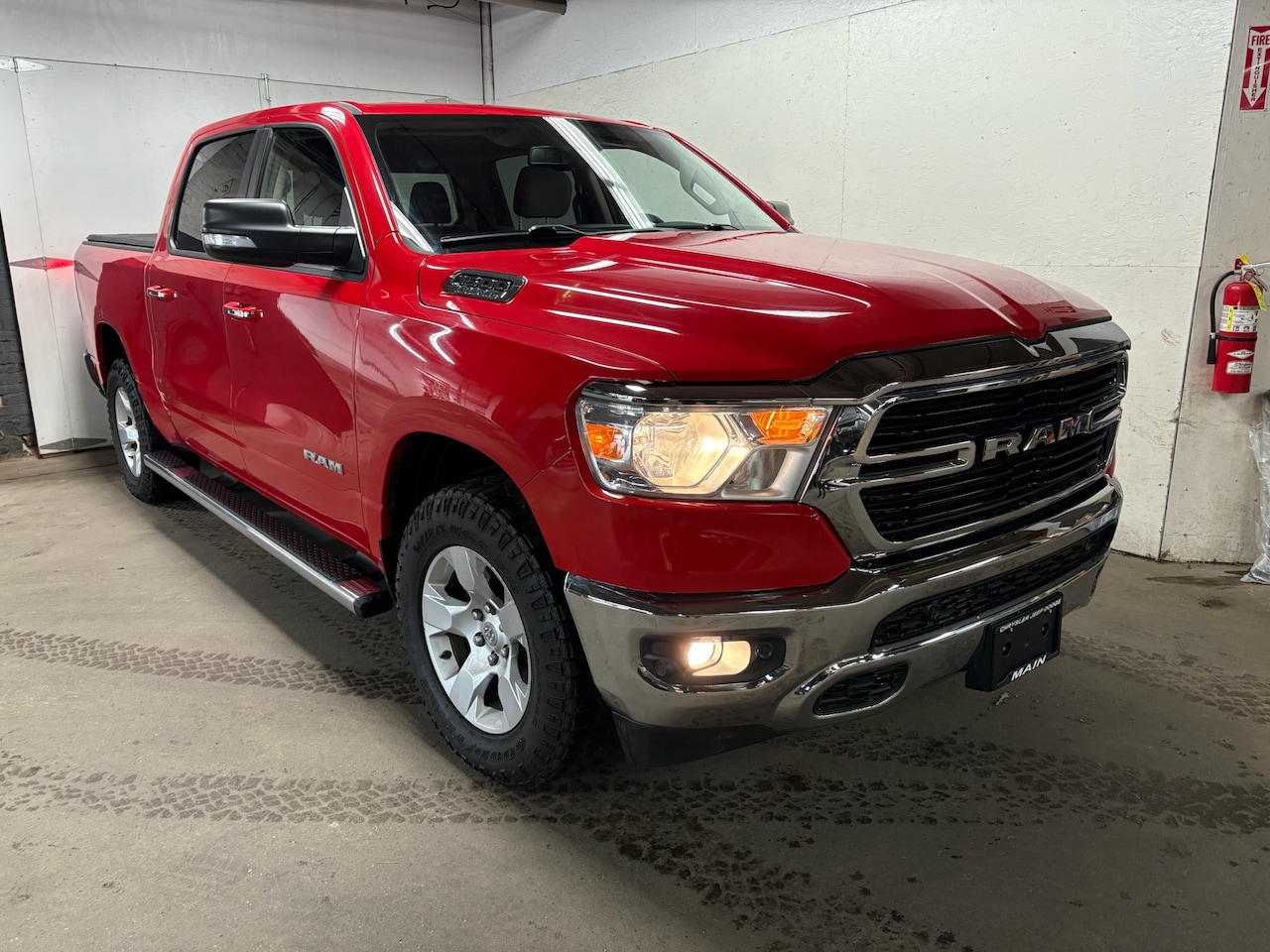 2019 RAM 1500 Big Horn/Lone Star 4x4 Crew Cab 5'7's photo