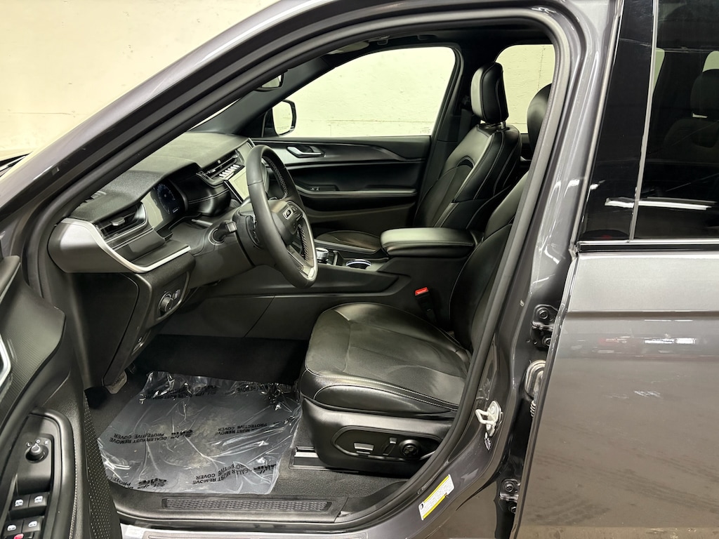 Used 2024 Jeep Grand Cherokee Altitude SUV