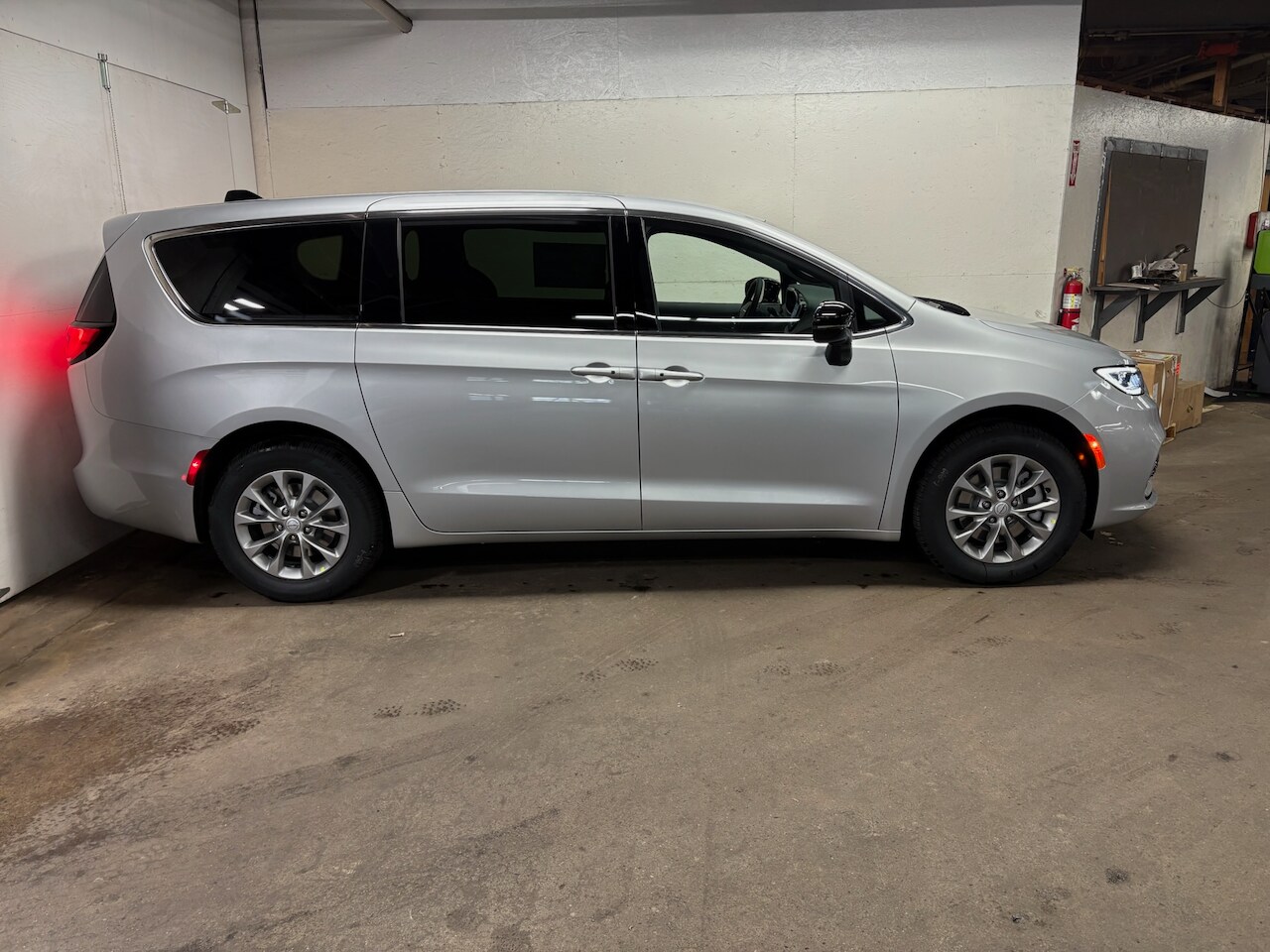 2026 Chrysler Pacifica photo 3