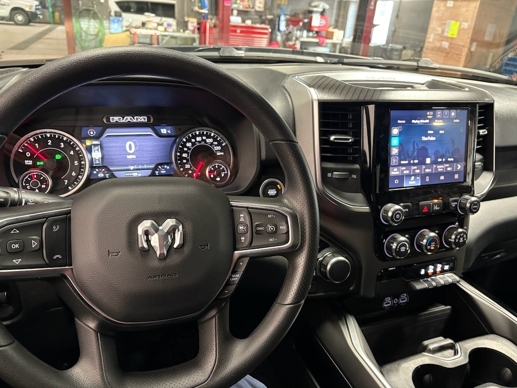 New 2026 Ram 1500 EXPRESS CREW CAB 4X4 5'7 BOX Pickup