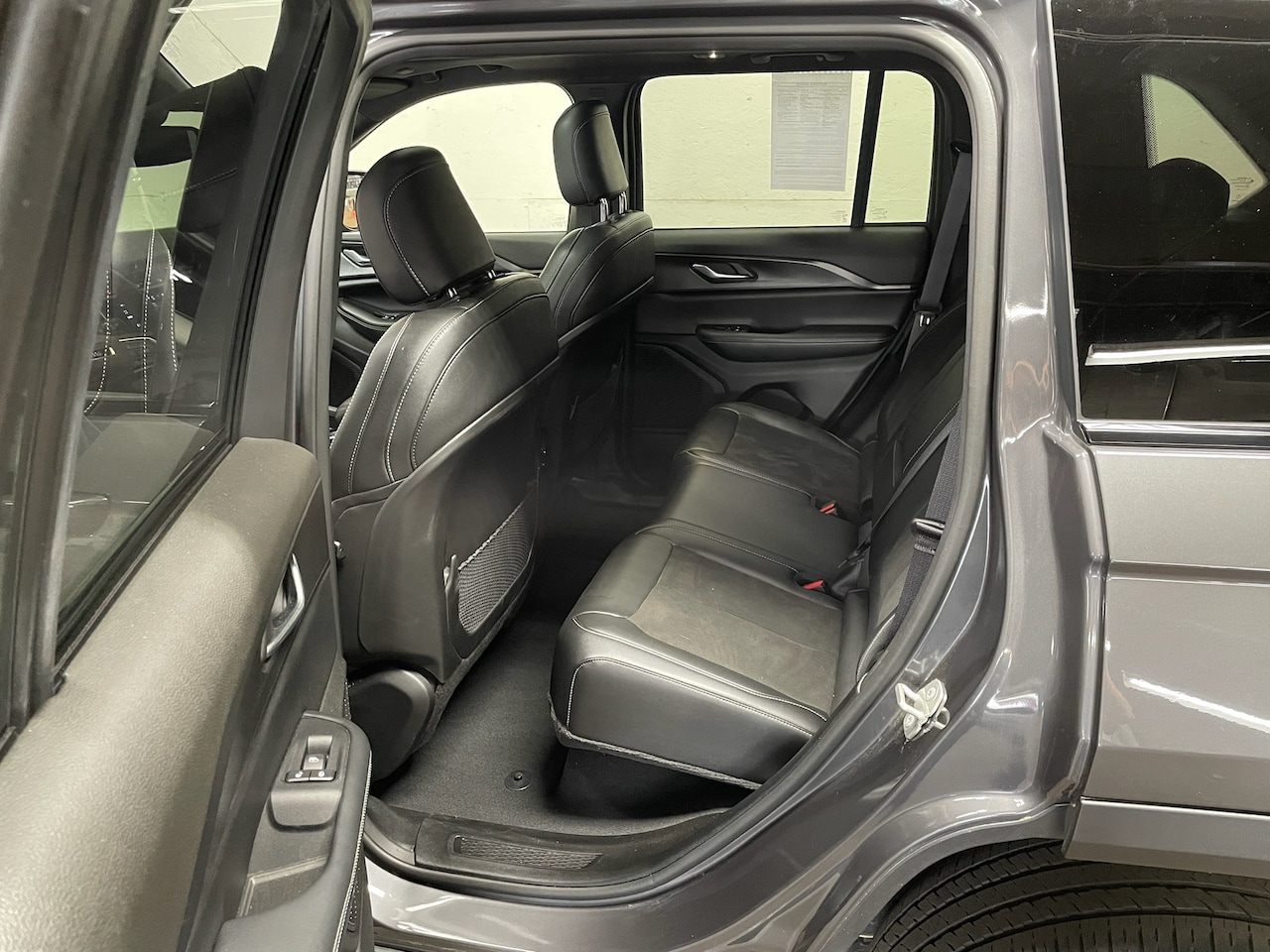 2023 Jeep Grand Cherokee Altitude - Photo 11