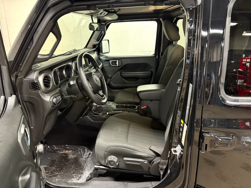 Used 2022 Jeep Gladiator Sport Truck