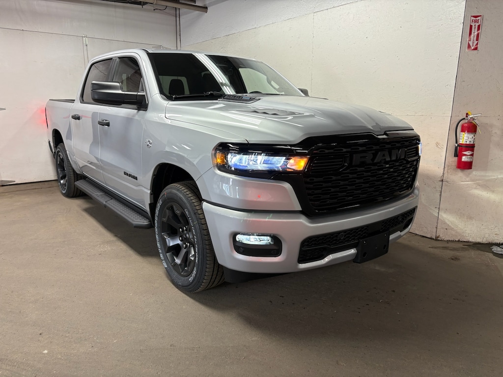 New 2026 Ram 1500 EXPRESS CREW CAB 4X4 5'7 BOX Pickup