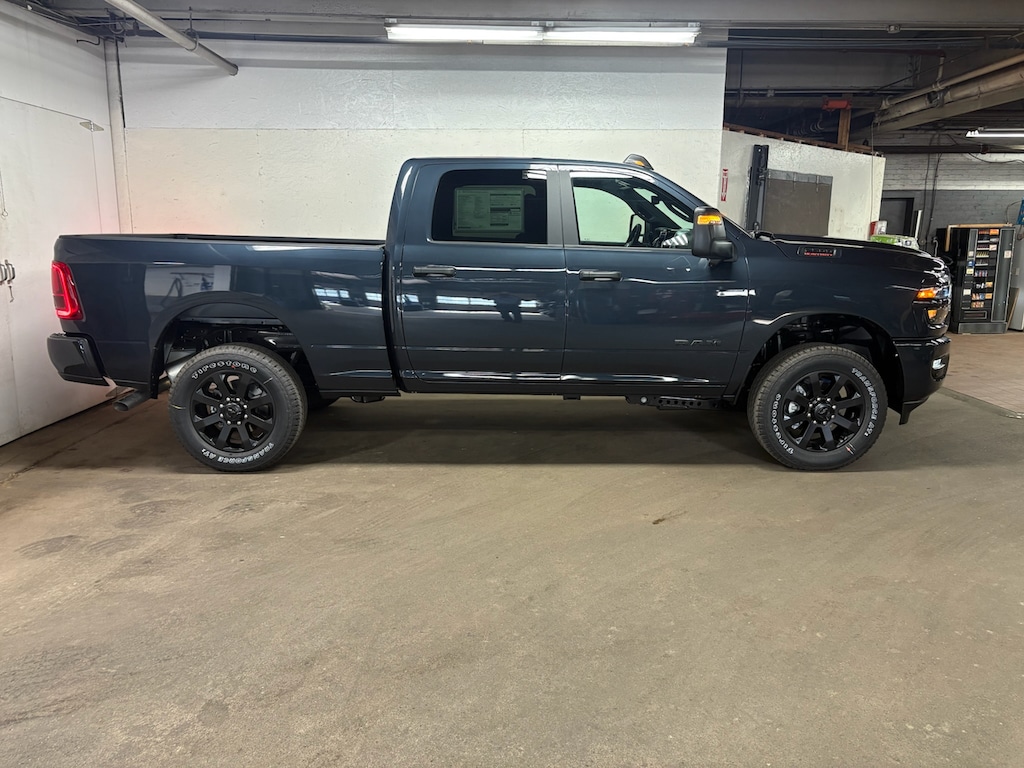 New 2026 Ram 2500 BIG HORN CREW CAB 4X4 6'4 BOX Pickup