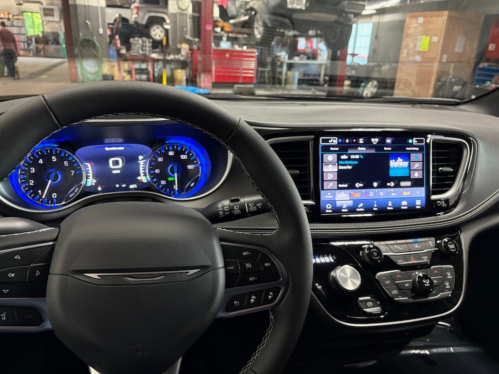 New 2027 Chrysler Pacifica SELECT AWD Passenger Van