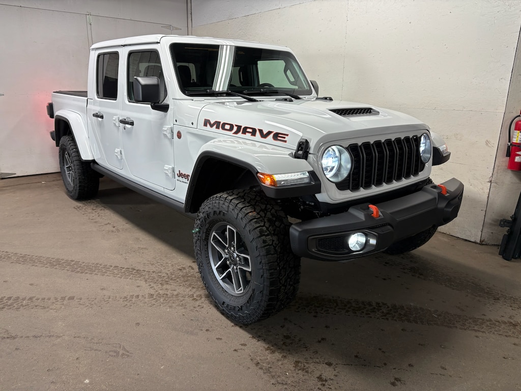 New 2026 Jeep Gladiator MOJAVE 4X4 Pickup
