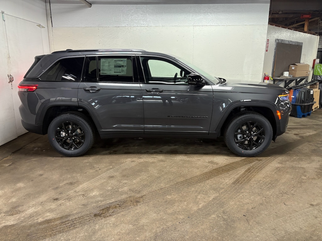 New 2026 Jeep Grand Cherokee LAREDO ALTITUDE 4X4 Sport Utility
