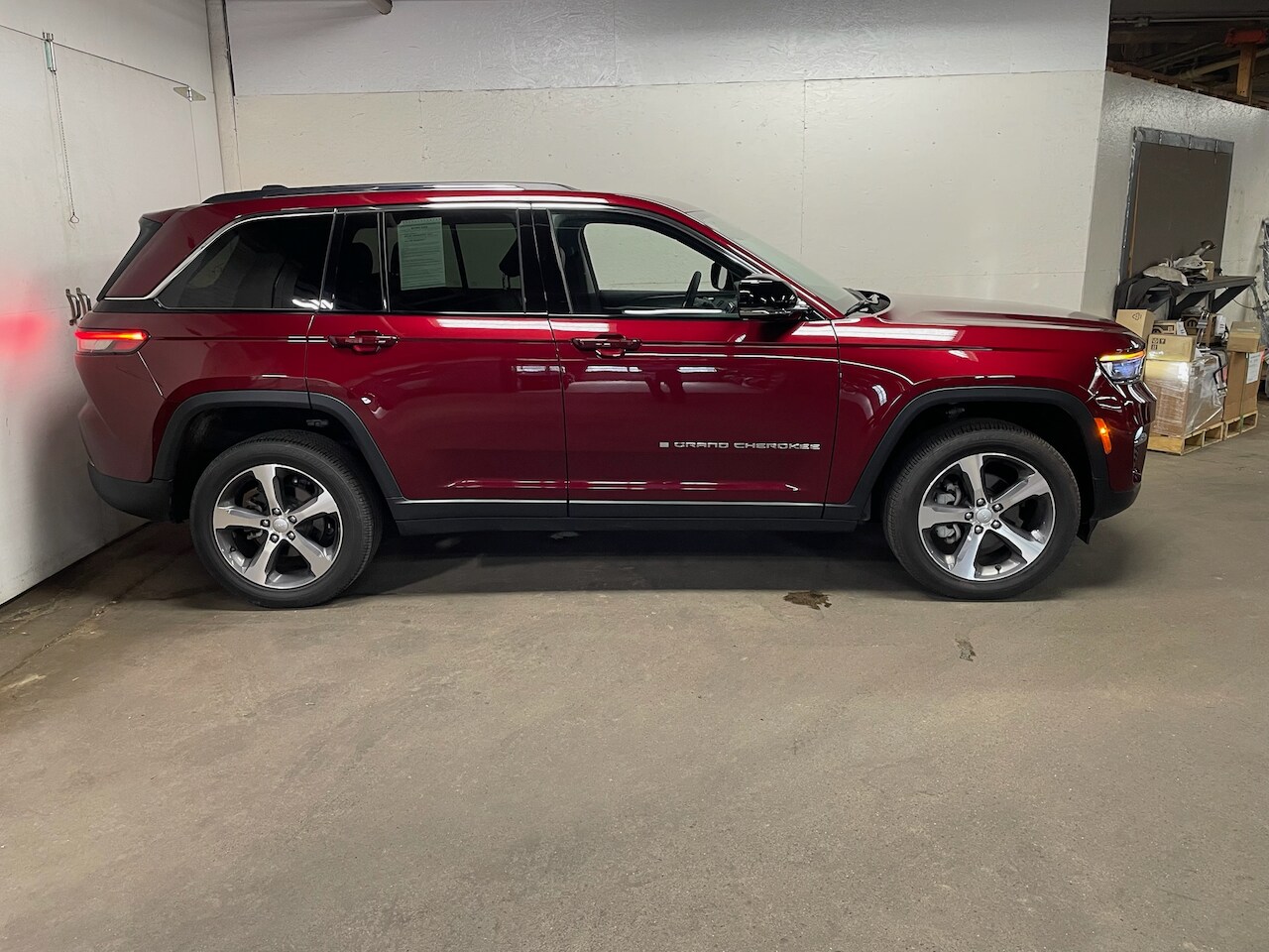 2023 Jeep Grand Cherokee Limited photo 2