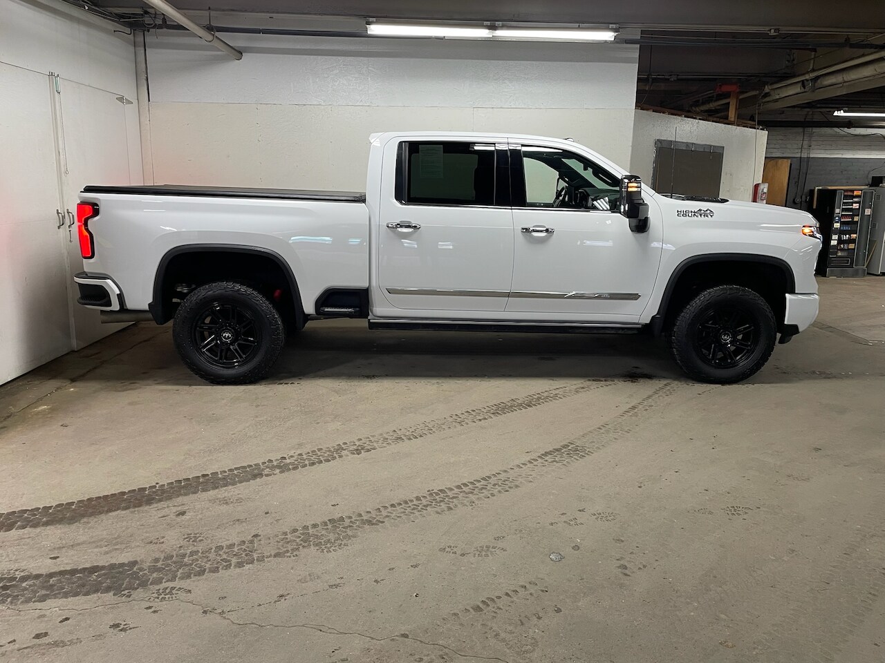 2024 Chevrolet Silverado 2500HD High Country photo 4