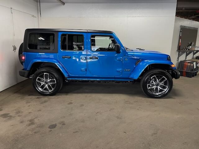 2024 Jeep Wrangler Sport S photo 3