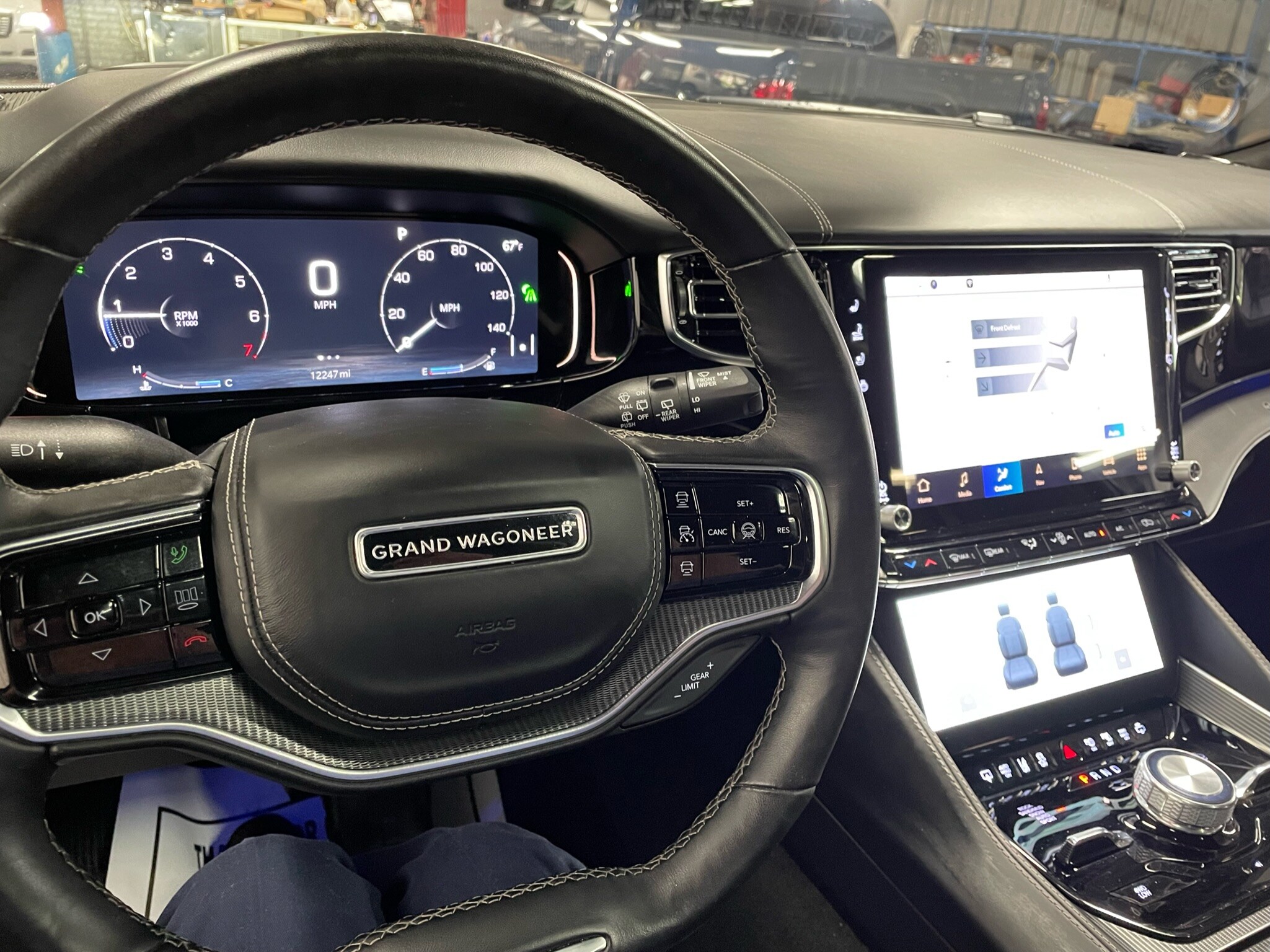 2022 Jeep Grand Wagoneer II photo 2
