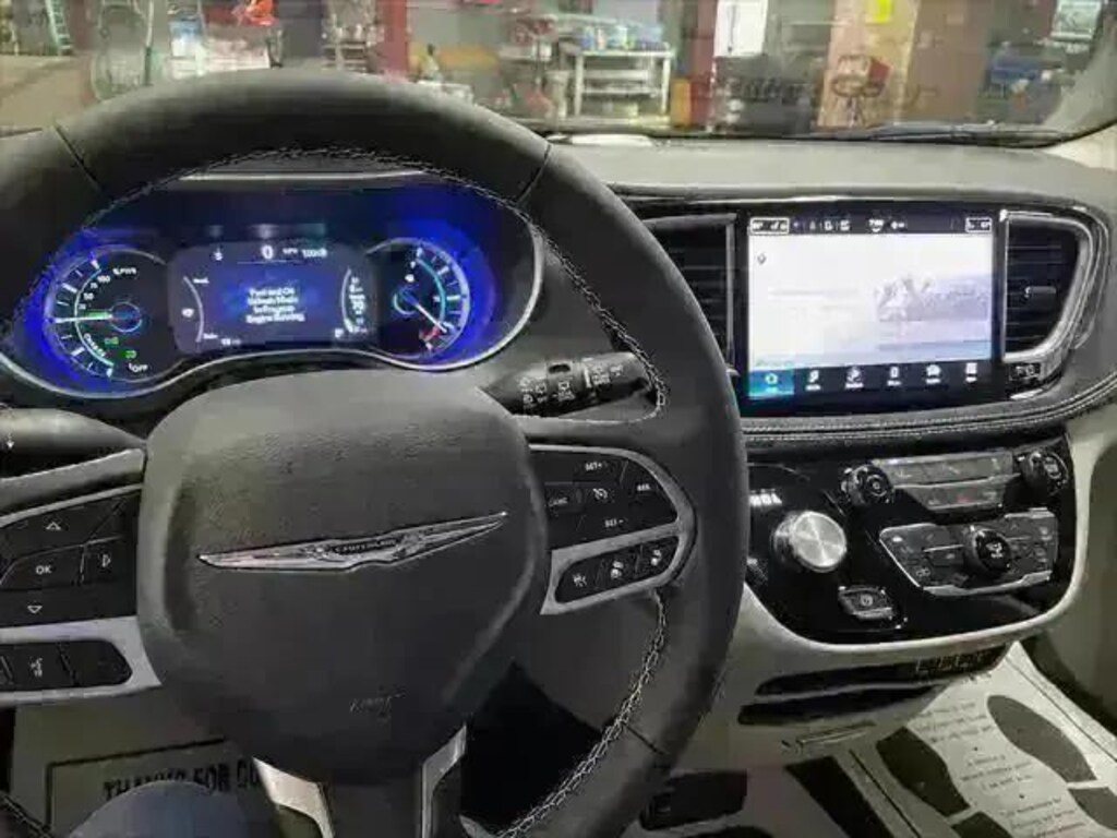 New 2023 Chrysler Pacifica Hybrid PACIFICA PLUG-IN HYBRID TOURING L Passenger Van