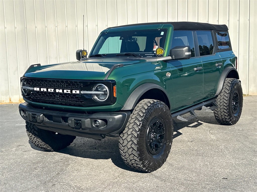 2023 Ford Bronco Base photo 2