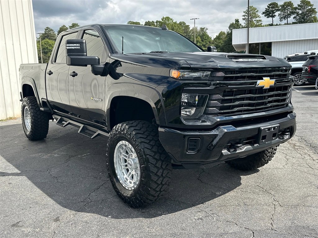 2024 Chevrolet Silverado 2500HD Custom photo 4