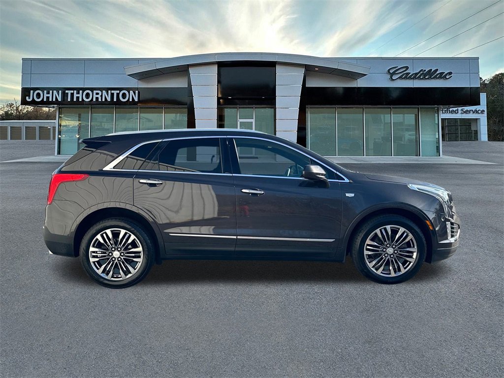 2017 Cadillac XT5 Premium Luxury photo 2