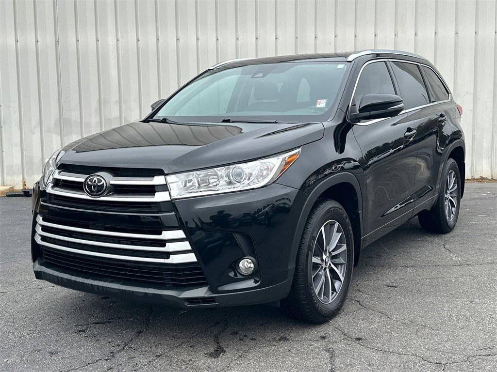 2017 Toyota Highlander XLE photo 2