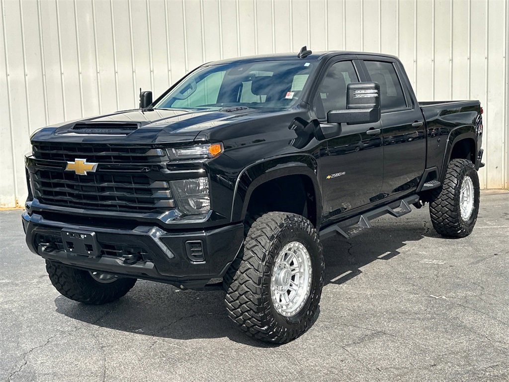 2024 Chevrolet Silverado 2500HD Custom photo 2