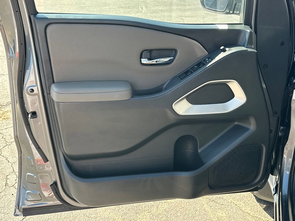 2022 Nissan Frontier SV - Photo 11