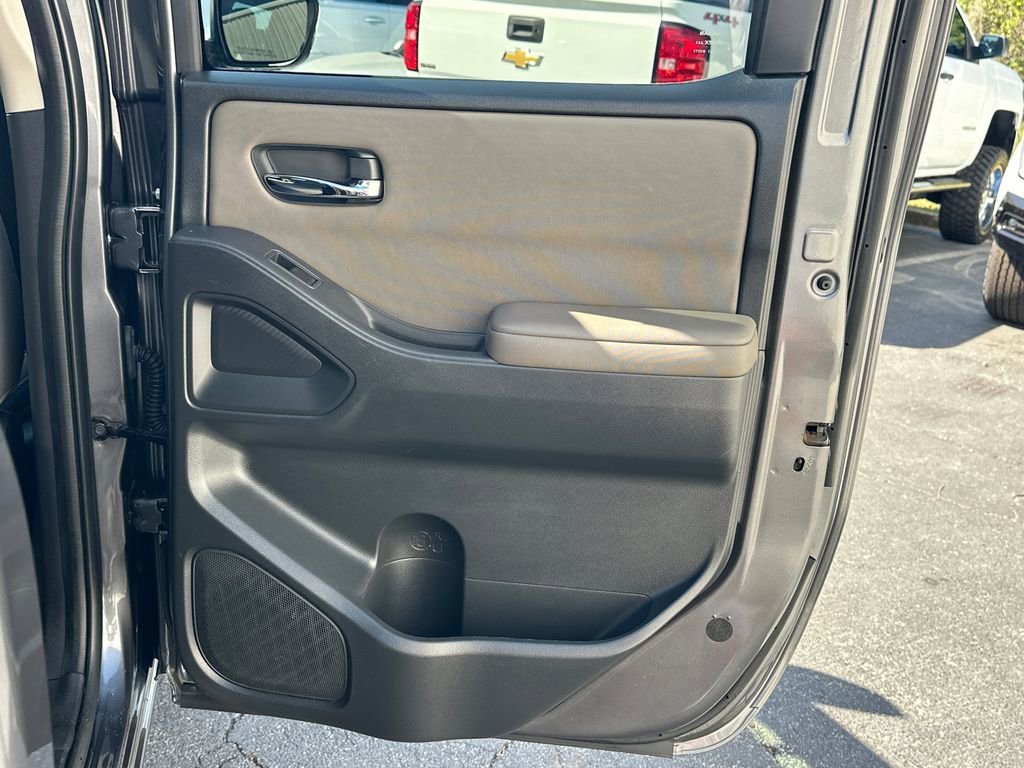2022 Nissan Frontier SV - Photo 17