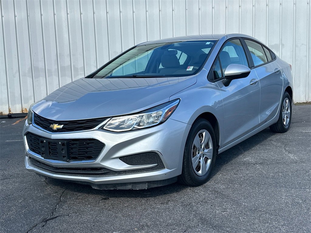 2017 Chevrolet Cruze LS photo 2