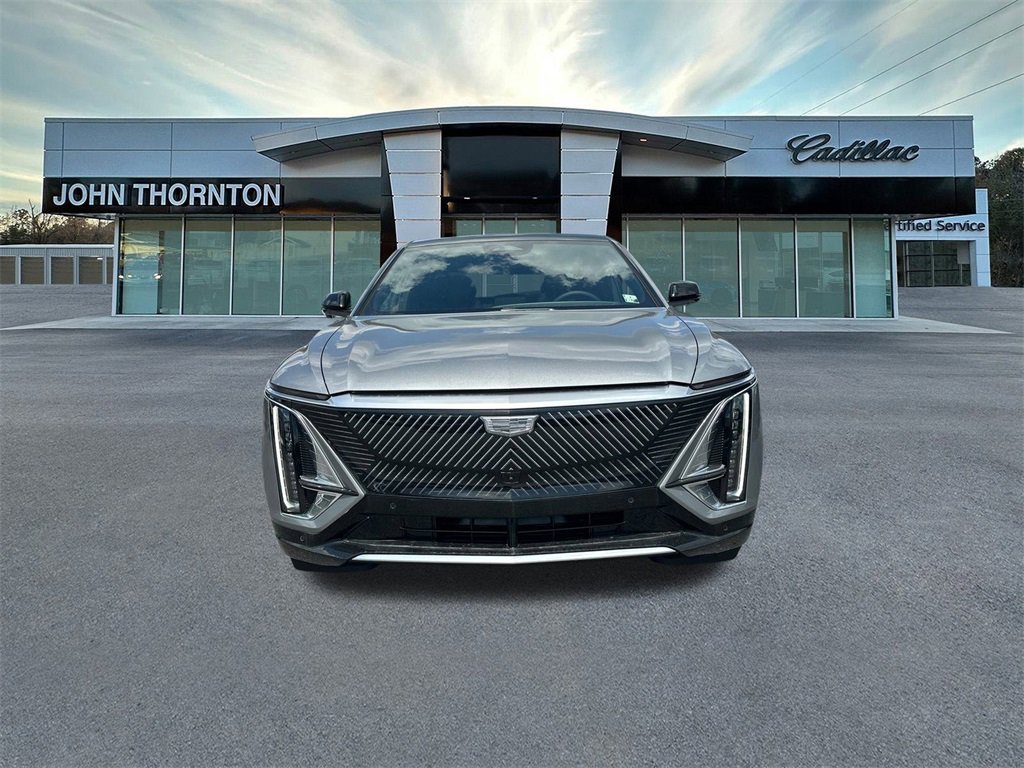 2025 Cadillac Lyriq Luxury photo 2
